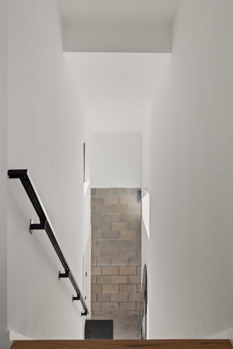 Image 37 of 53 For 870 Carver Street