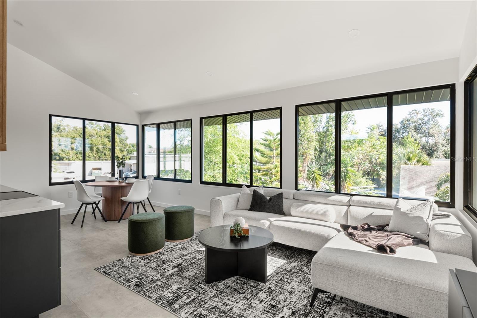 Image 38 of 53 For 870 Carver Street