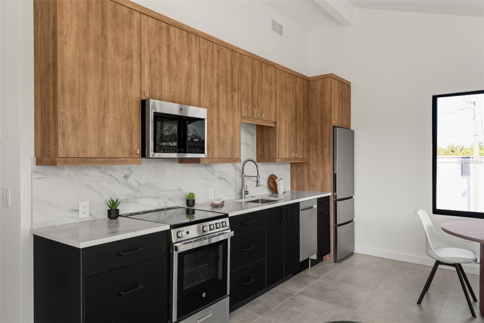 Image 40 of 53 For 870 Carver Street