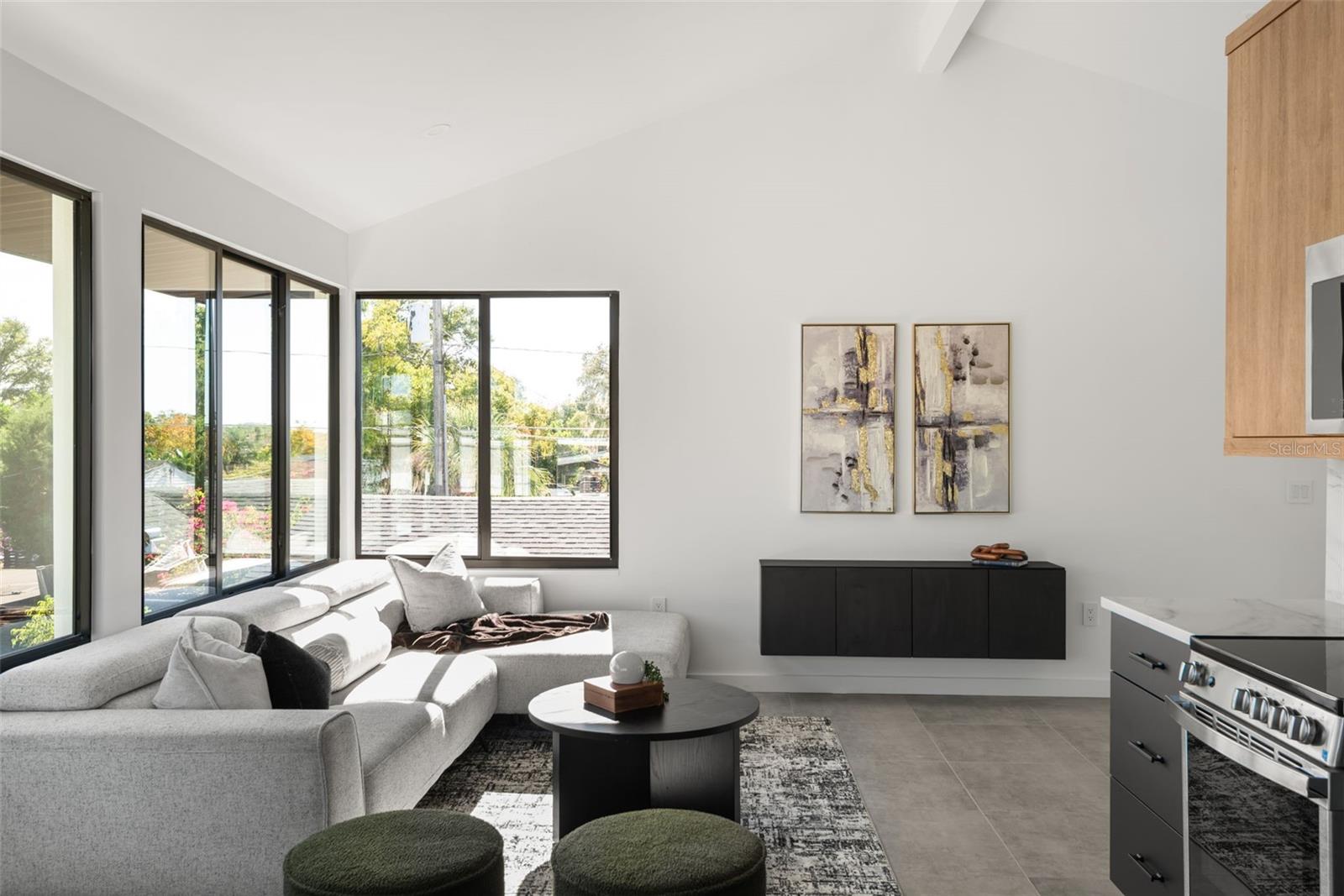 Image 41 of 53 For 870 Carver Street