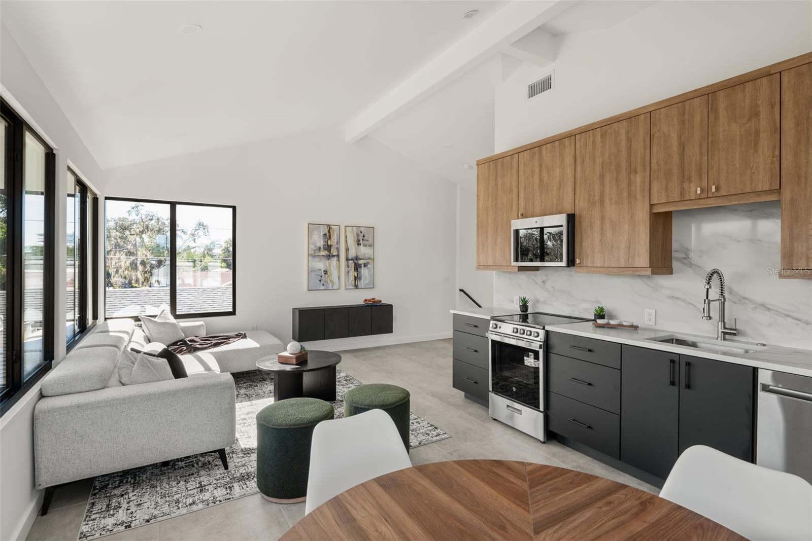 Image 42 of 53 For 870 Carver Street