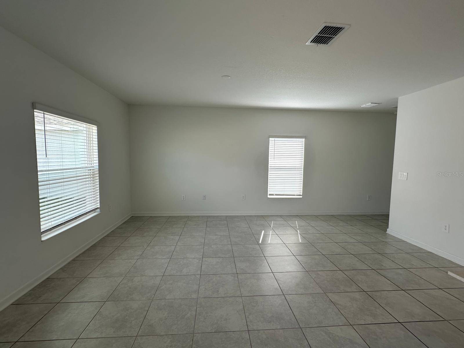 Image 3 of 21 For 989 Harold Pass