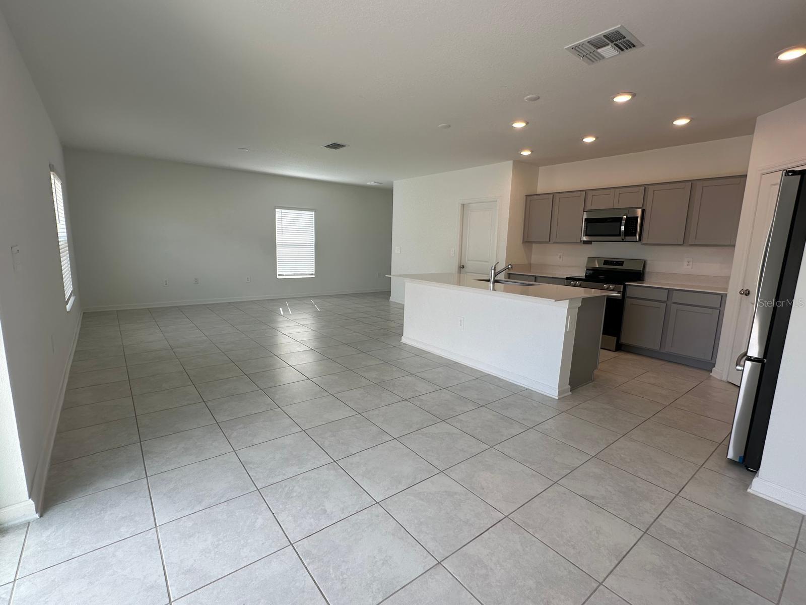 Image 4 of 21 For 989 Harold Pass