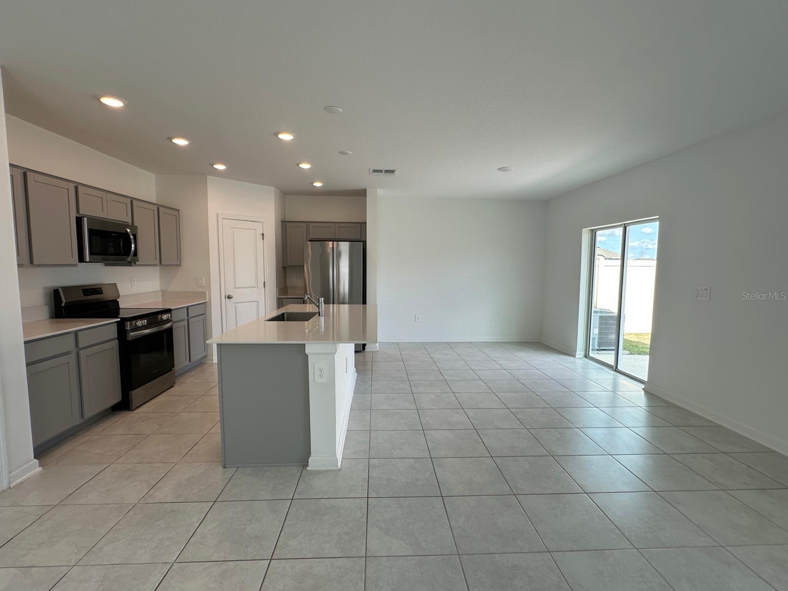 Image 5 of 21 For 989 Harold Pass