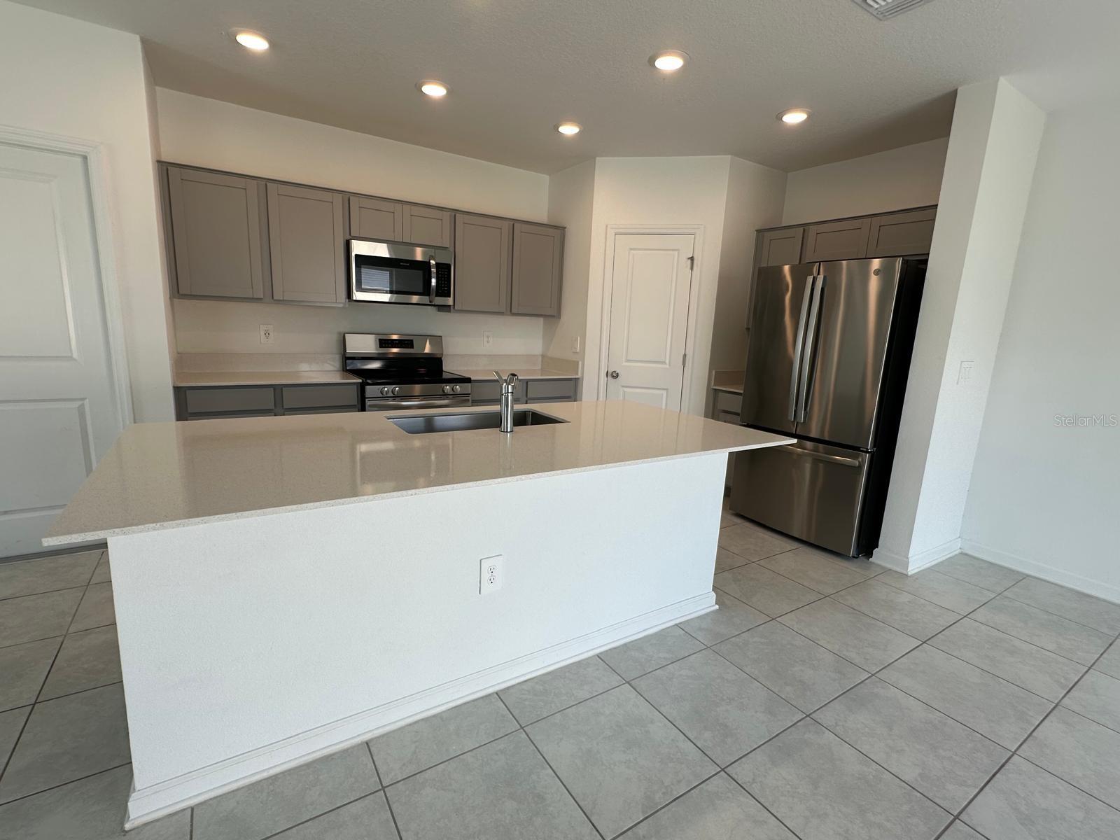 Image 6 of 21 For 989 Harold Pass