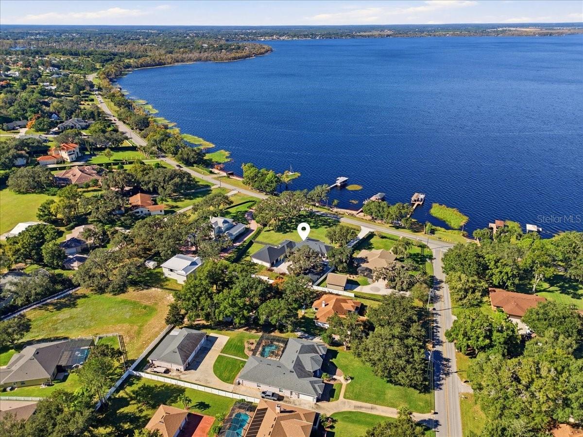 Image 11 of 77 For 12434 Lakeshore Drive