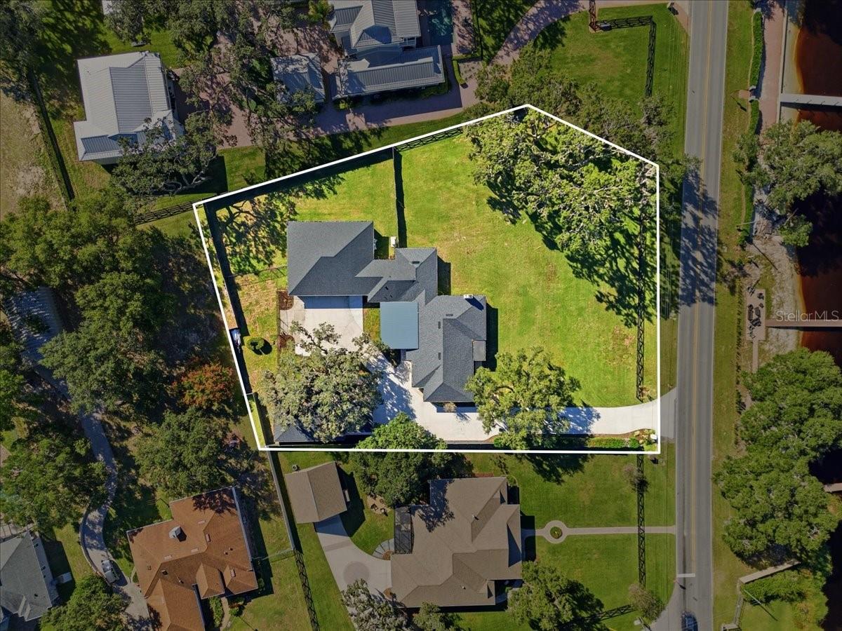 Image 12 of 77 For 12434 Lakeshore Drive