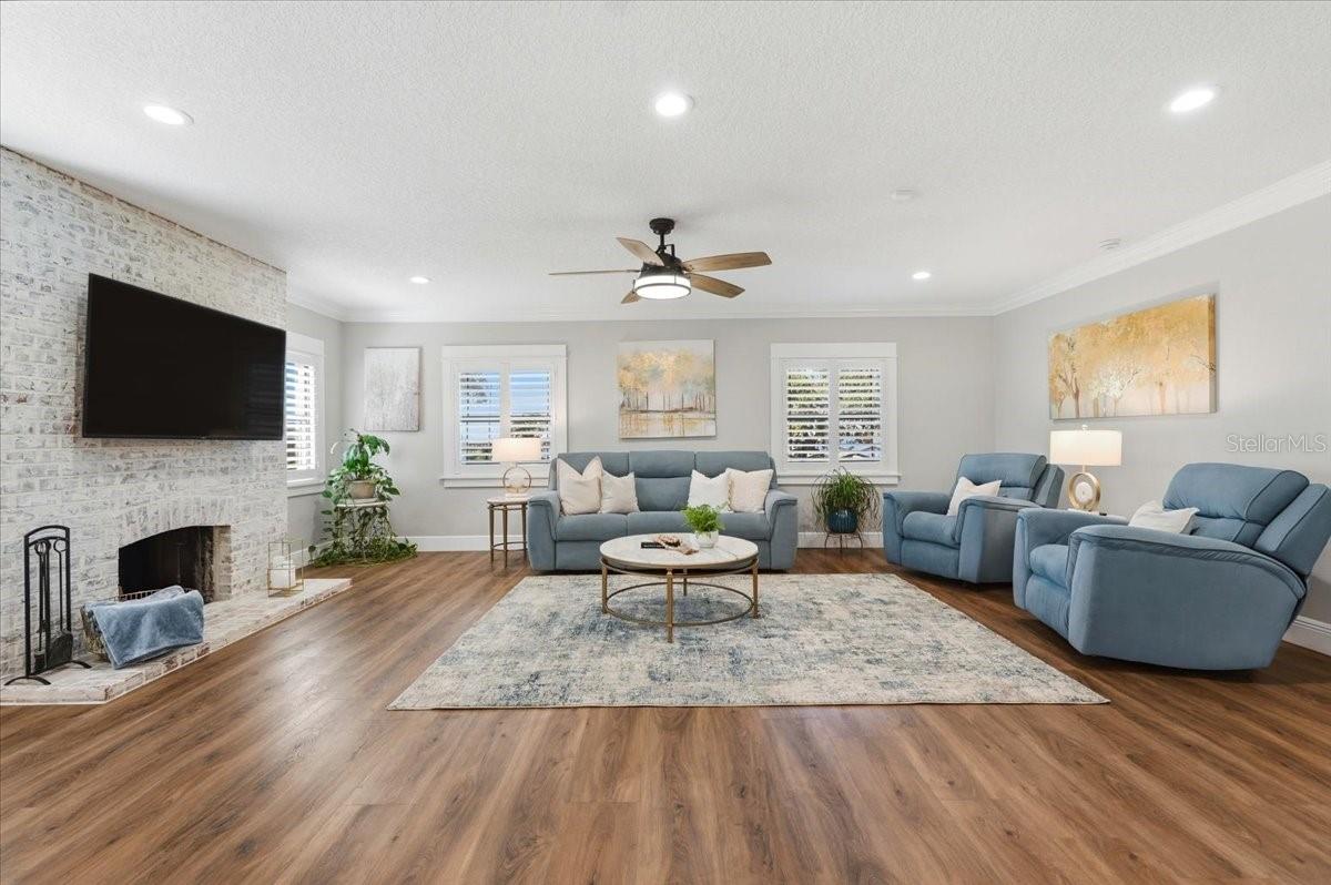 Image 17 of 77 For 12434 Lakeshore Drive