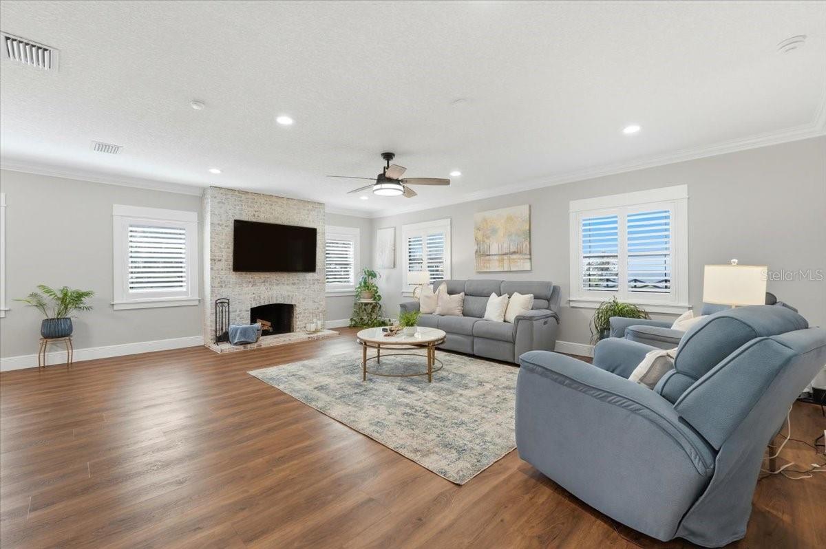 Image 18 of 77 For 12434 Lakeshore Drive