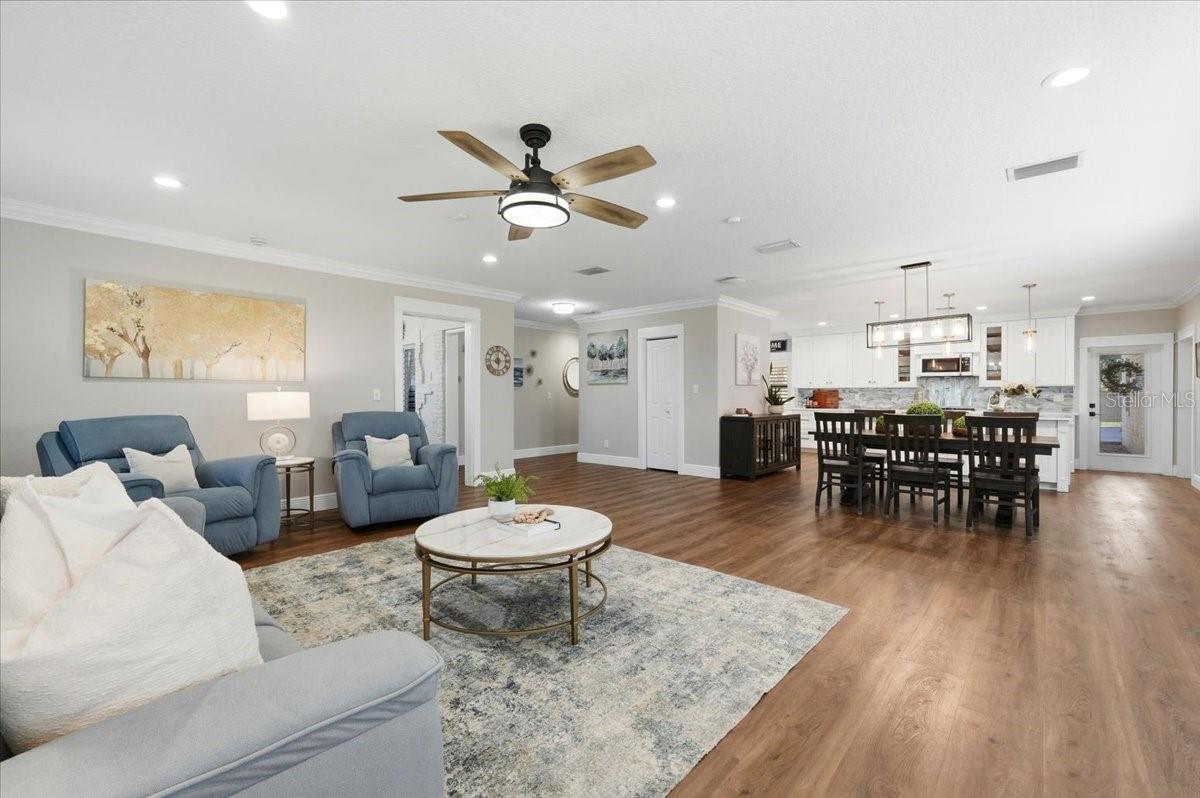 Image 19 of 77 For 12434 Lakeshore Drive