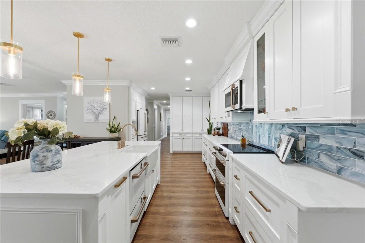 Image 24 of 77 For 12434 Lakeshore Drive