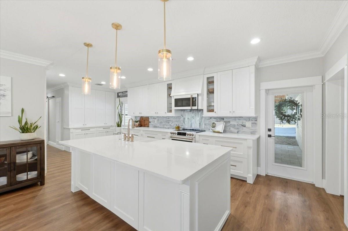 Image 25 of 77 For 12434 Lakeshore Drive