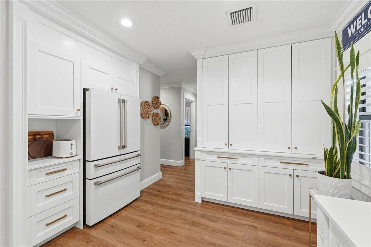 Image 26 of 77 For 12434 Lakeshore Drive