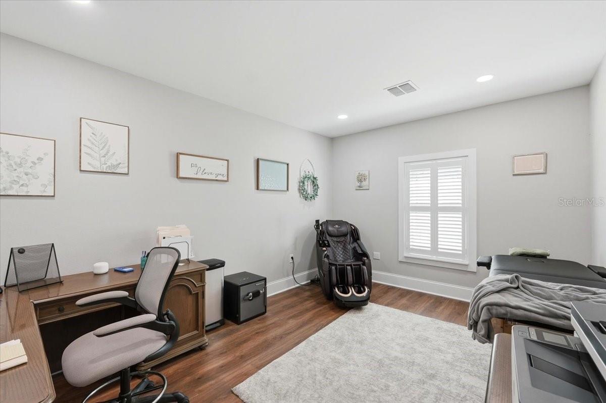 Image 31 of 77 For 12434 Lakeshore Drive