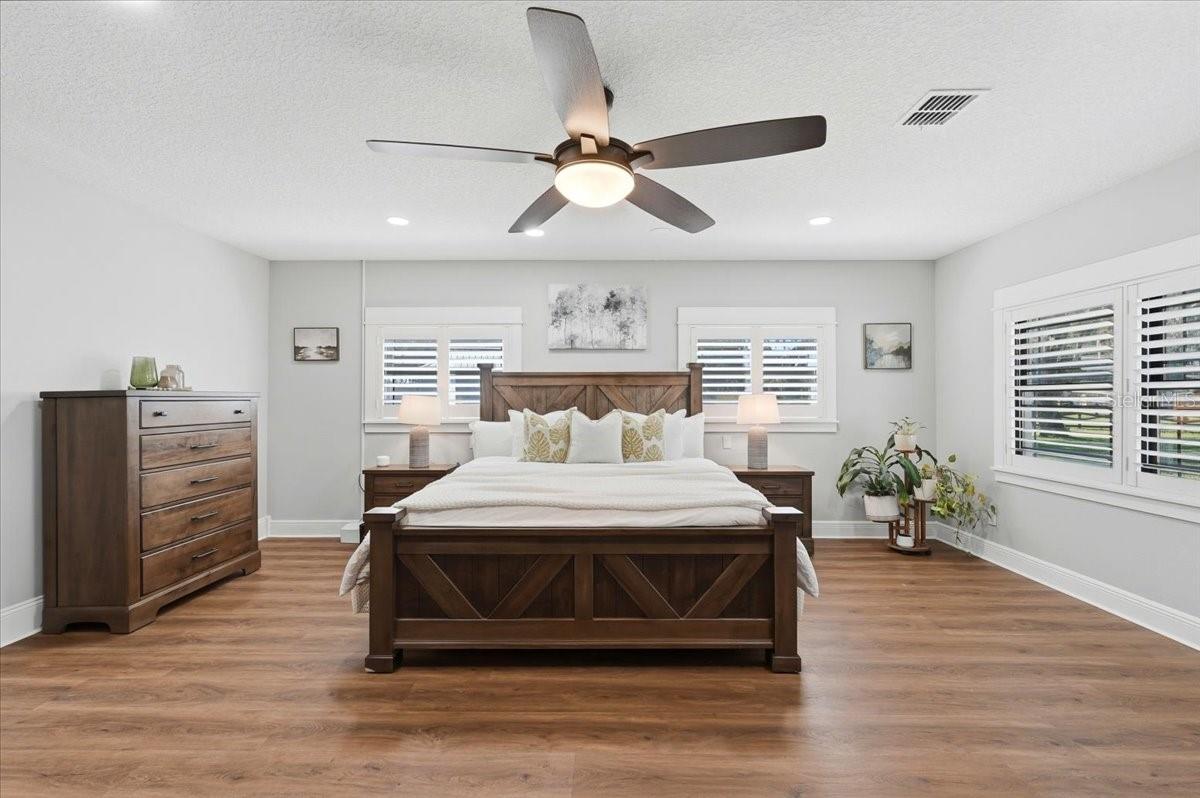 Image 35 of 77 For 12434 Lakeshore Drive