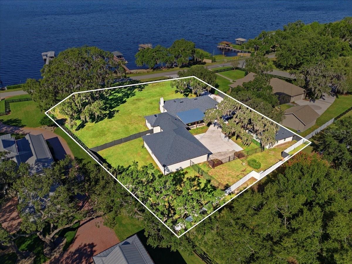 Image 4 of 77 For 12434 Lakeshore Drive