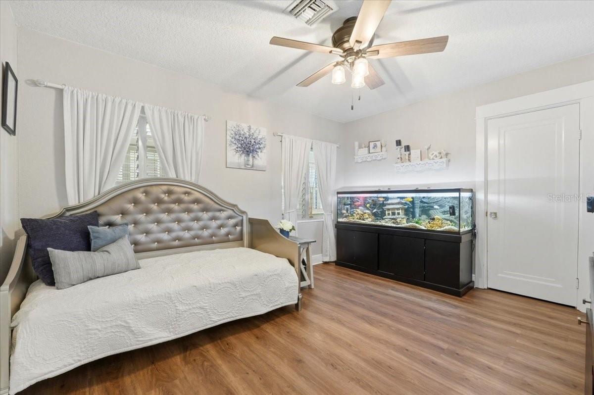 Image 48 of 77 For 12434 Lakeshore Drive