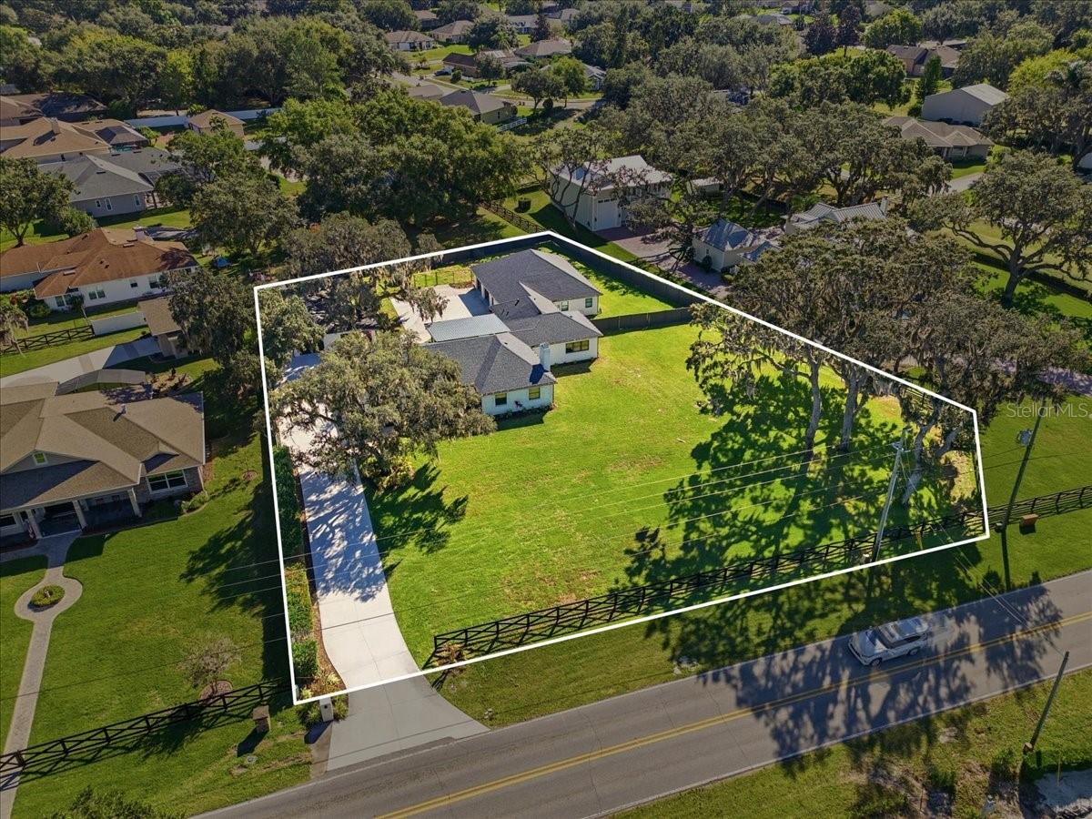 Image 5 of 77 For 12434 Lakeshore Drive