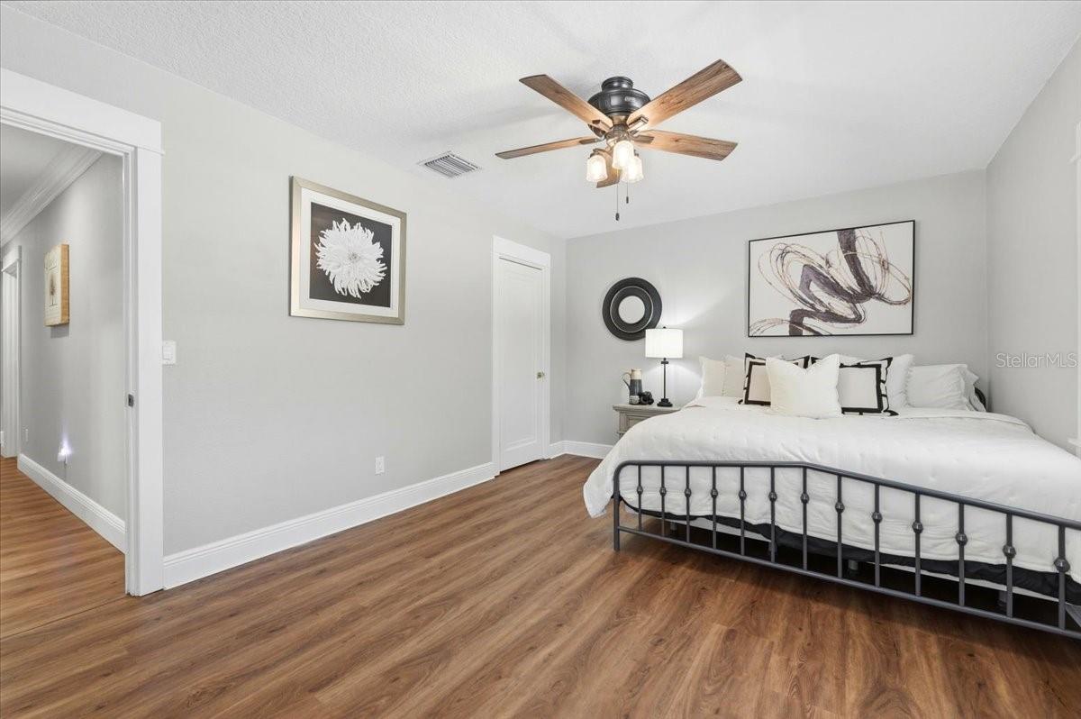 Image 50 of 77 For 12434 Lakeshore Drive