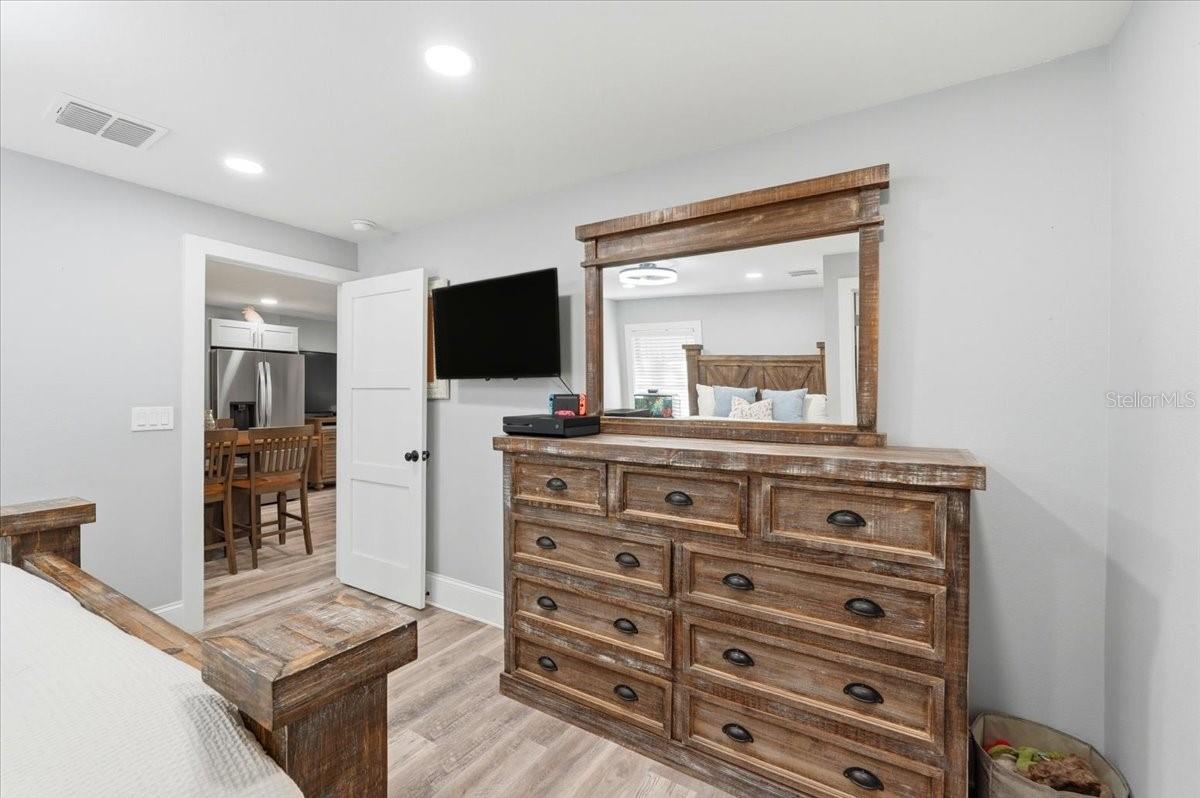 Image 69 of 77 For 12434 Lakeshore Drive