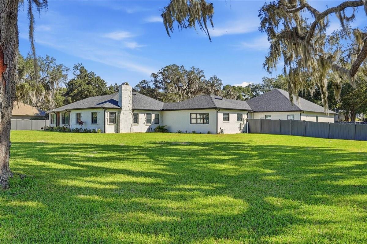 Image 8 of 77 For 12434 Lakeshore Drive