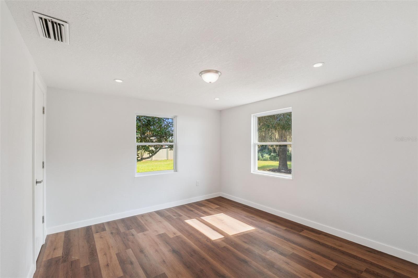 Image 12 of 32 For 126 Kensington Avenue