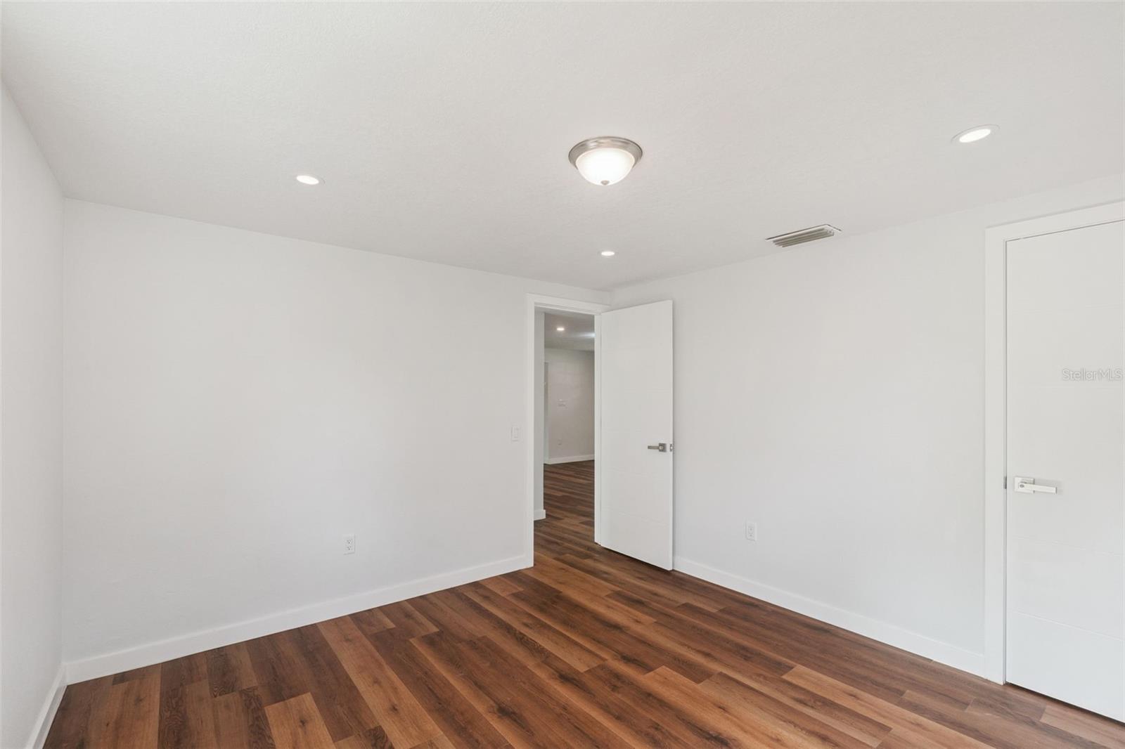 Image 13 of 32 For 126 Kensington Avenue