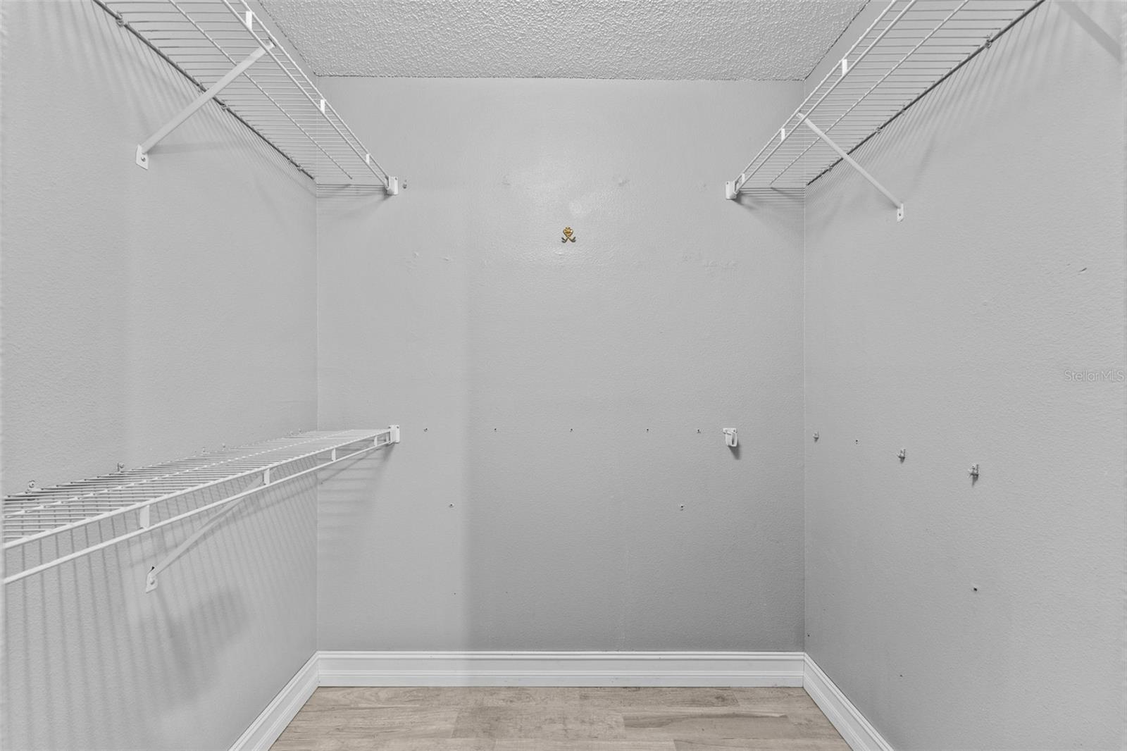 Image 11 of 25 For 152 River Chase Drive