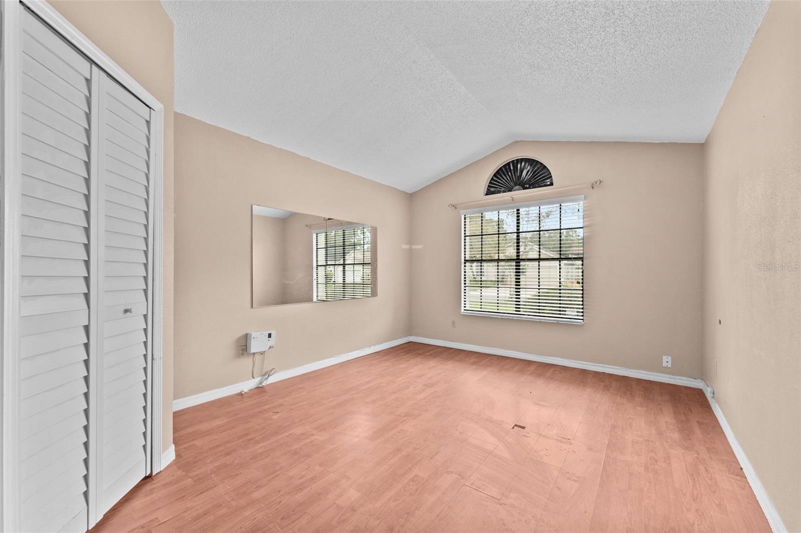 Image 13 of 25 For 152 River Chase Drive