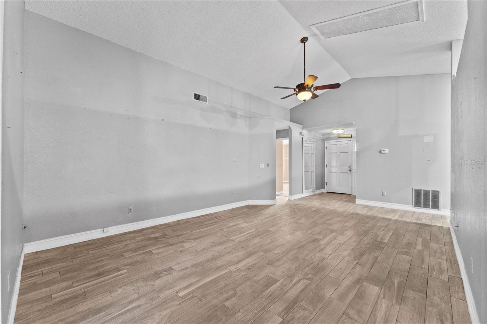 Image 16 of 25 For 152 River Chase Drive