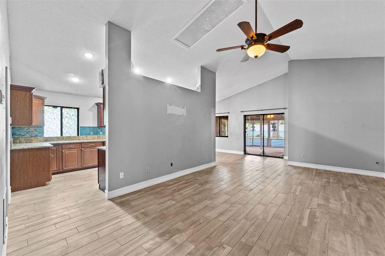 Image 18 of 25 For 152 River Chase Drive