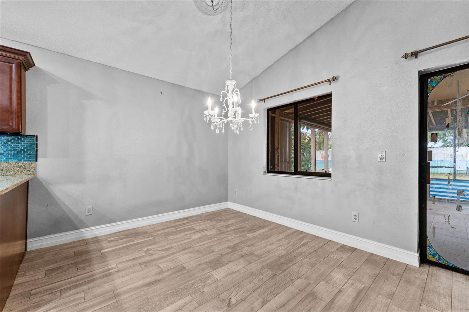 Image 20 of 25 For 152 River Chase Drive