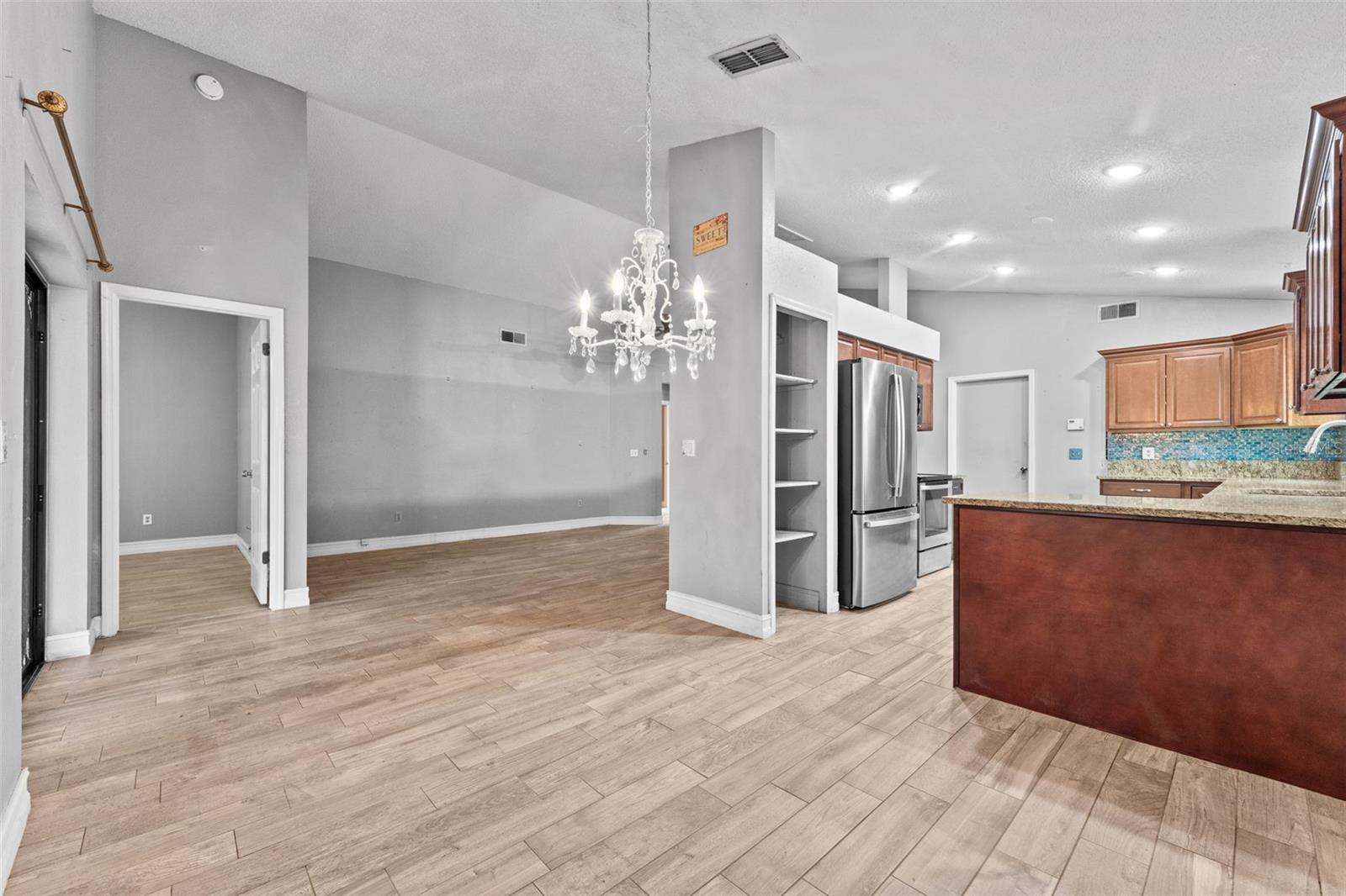 Image 21 of 25 For 152 River Chase Drive