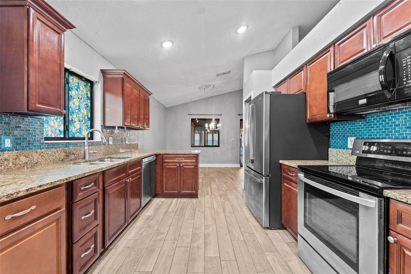 Image 5 of 25 For 152 River Chase Drive