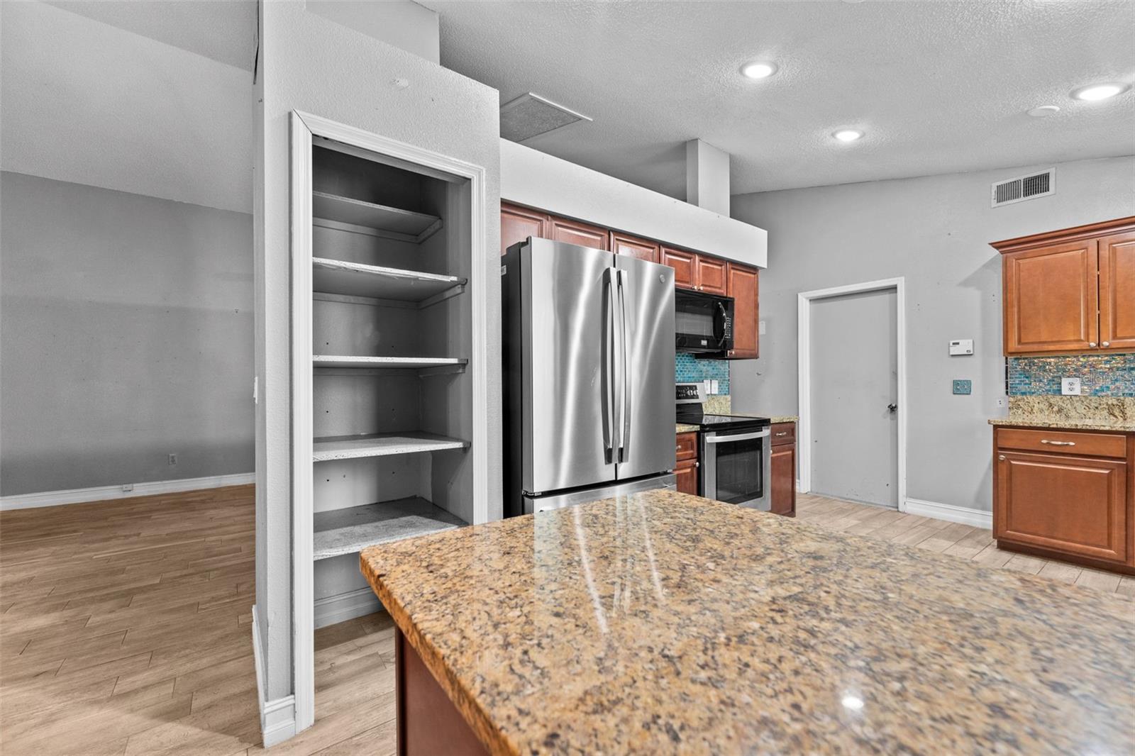 Image 7 of 25 For 152 River Chase Drive