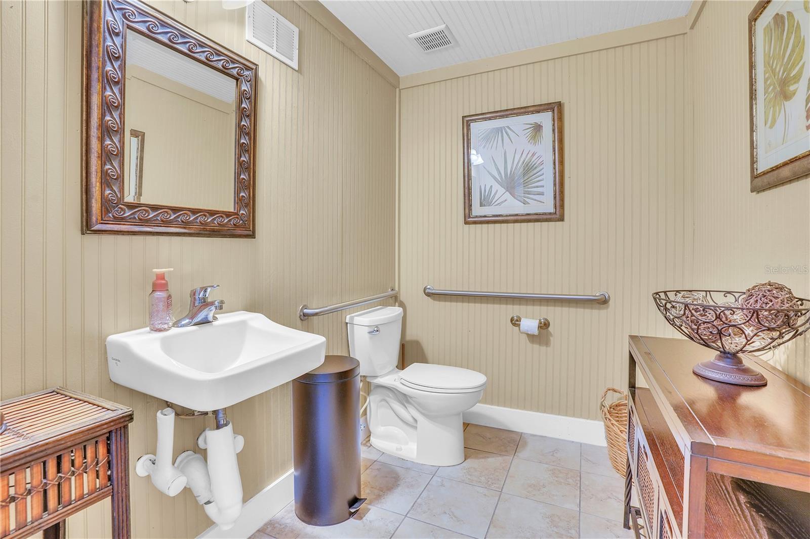 Image 17 of 39 For 212 7th Street