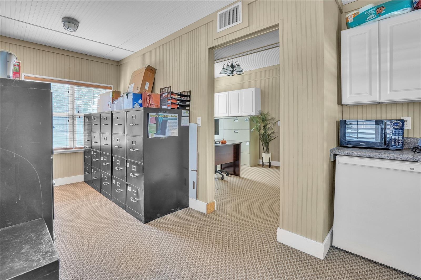 Image 23 of 39 For 212 7th Street