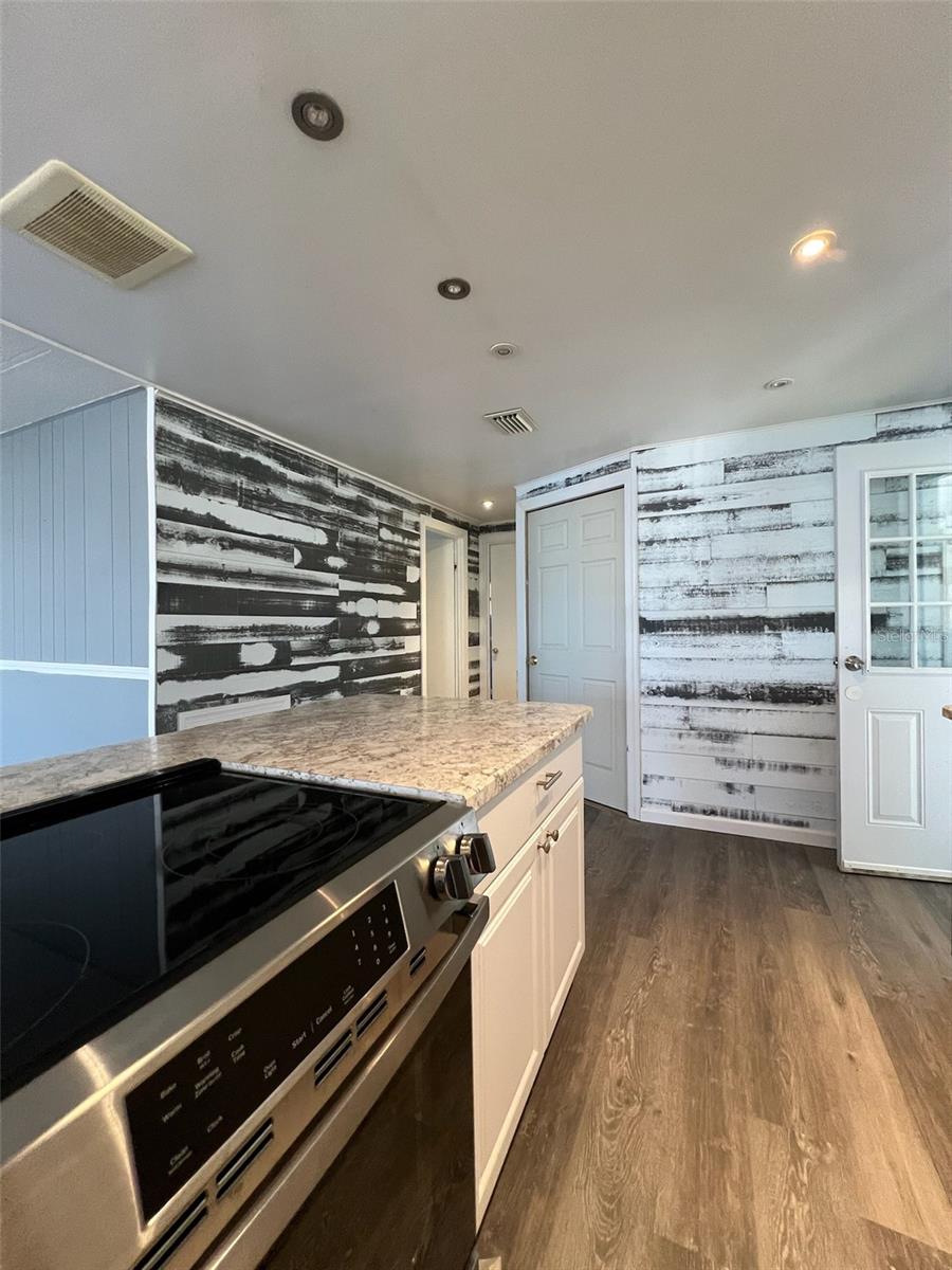 Image 17 of 42 For 6528 Roosevelt Drive