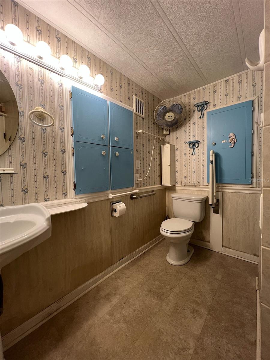 Image 18 of 42 For 6528 Roosevelt Drive