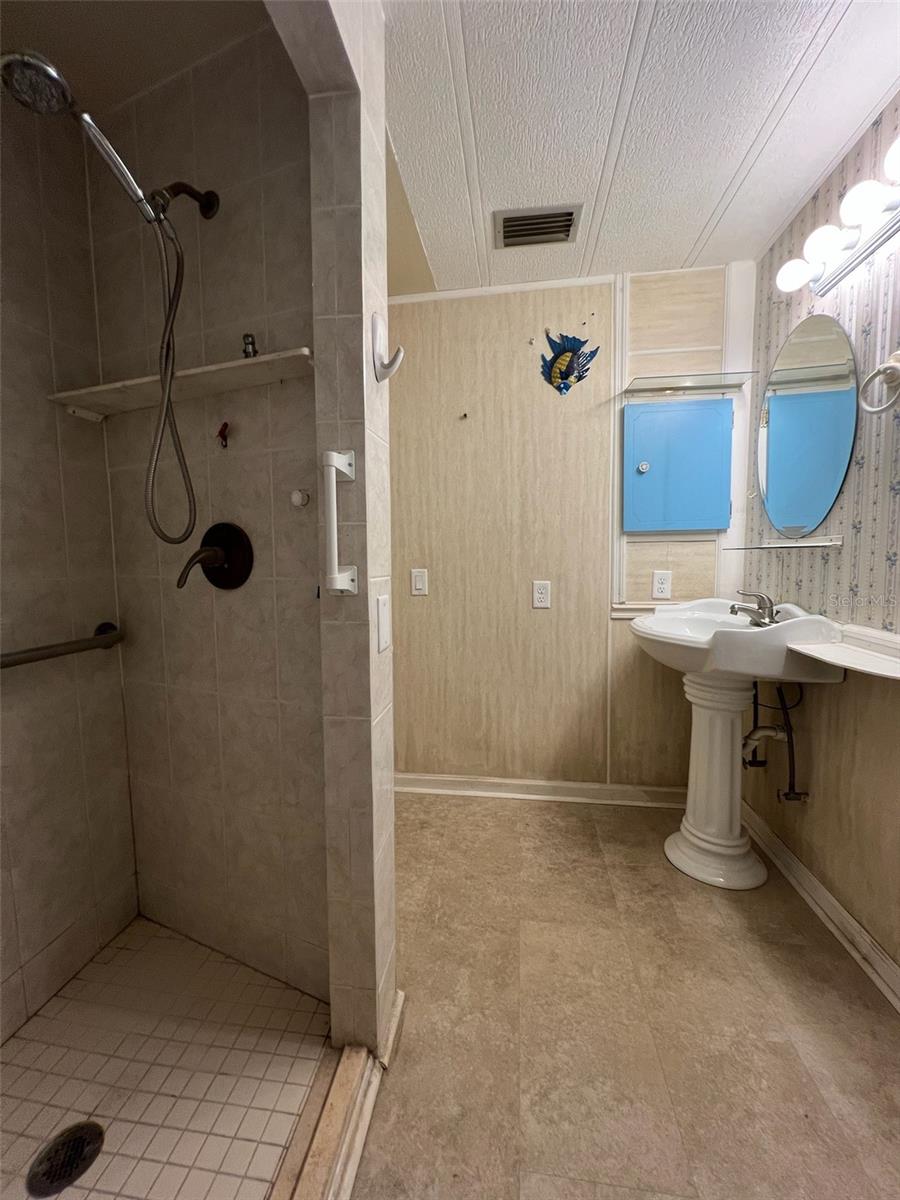 Image 19 of 42 For 6528 Roosevelt Drive