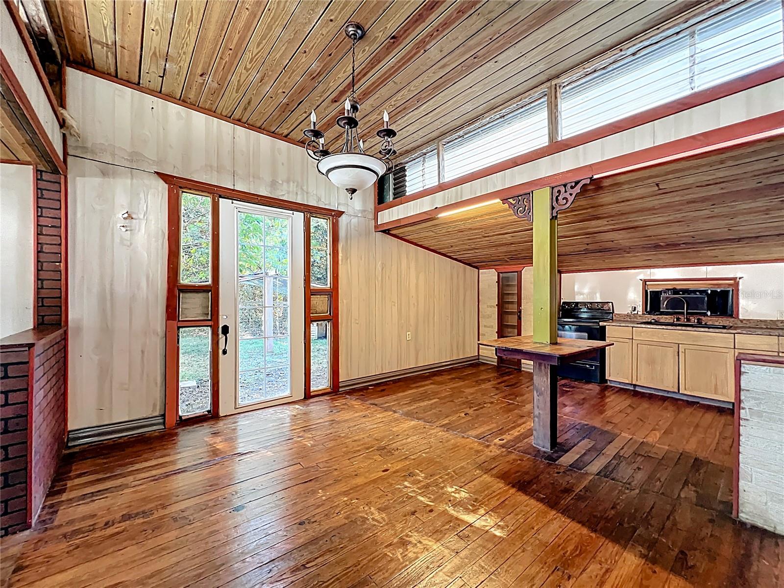 Image 10 of 33 For 16990 30th Court