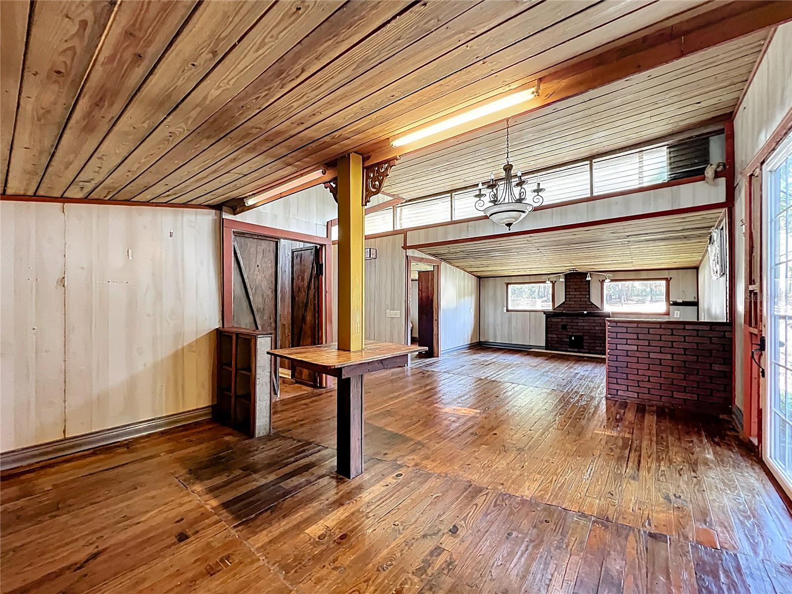 Image 11 of 33 For 16990 30th Court