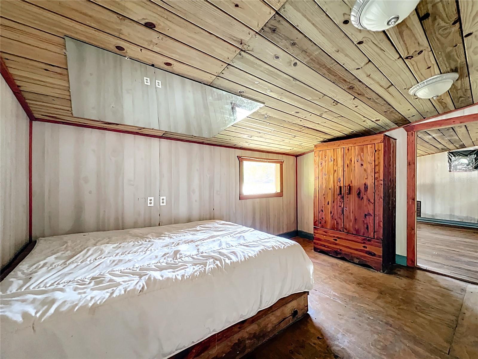 Image 13 of 33 For 16990 30th Court