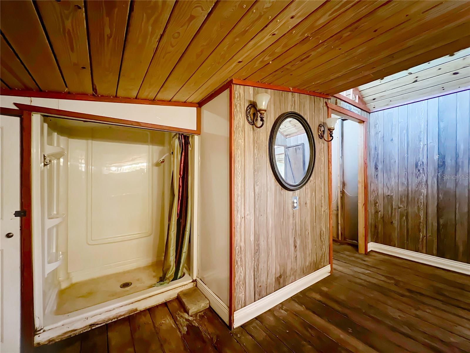 Image 14 of 33 For 16990 30th Court