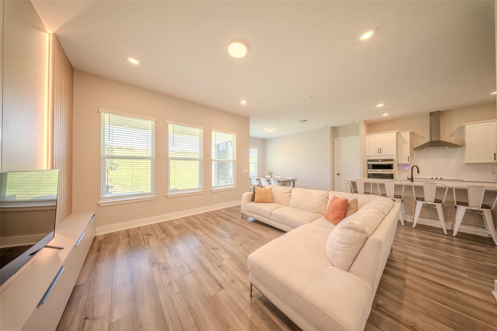 Image 15 of 27 For 16055 Silver Brook Way