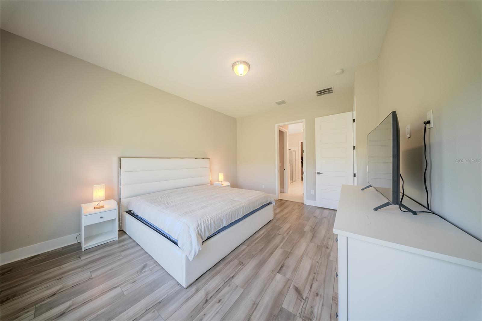 Image 22 of 27 For 16055 Silver Brook Way