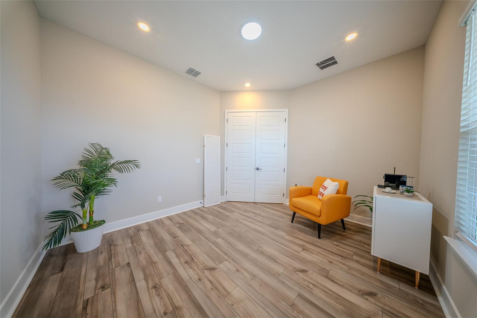 Image 9 of 27 For 16055 Silver Brook Way