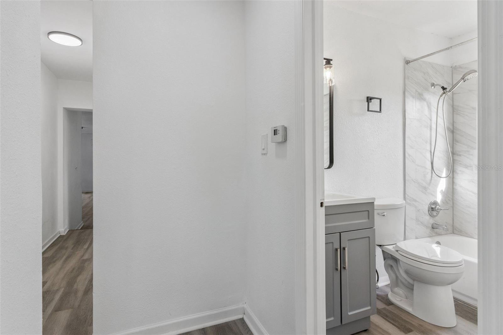 Image 12 of 33 For 301 Bassedena Circle N