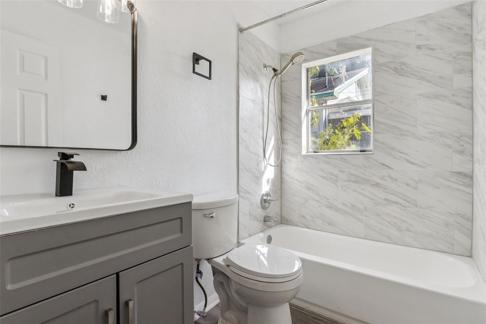 Image 13 of 33 For 301 Bassedena Circle N