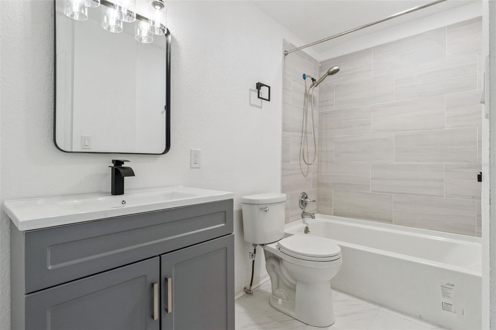 Image 15 of 33 For 301 Bassedena Circle N